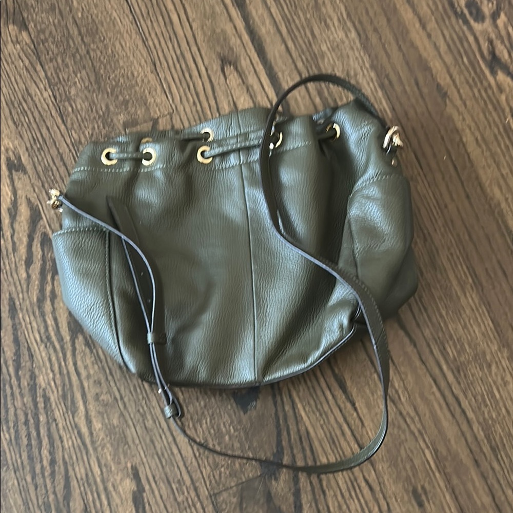 Banana Republic Green and Gold Shoulder Bag with Elegant Design